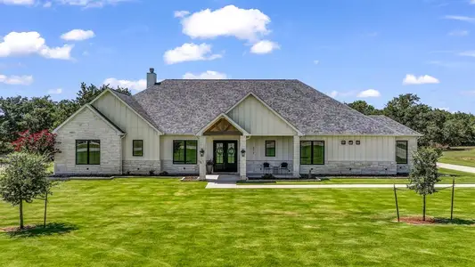 New construction Single-Family house 612 Latigo Ct, Weatherford, TX 76088 - image