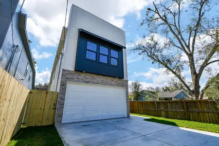New construction Single-Family house 90 Burress St, Unit A, Houston, TX 77022 - image