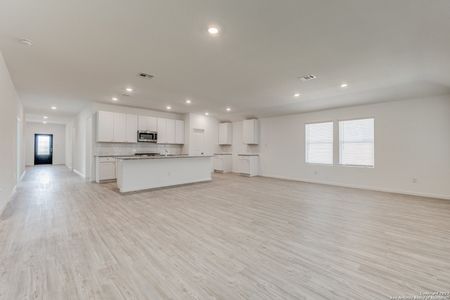 New construction Single-Family house 15031 S Nettleton Ml, San Antonio, TX 78254 null- photo 12 12