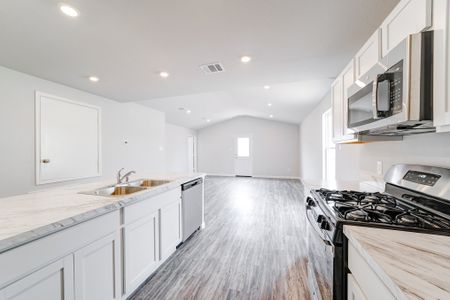 New construction Single-Family house 1512 E Milam St, Wharton, TX 77488 plan Lincoln - image 11
