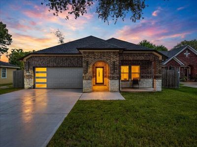 New construction Single-Family house 8309 Holiday Ln, Houston, TX 77075 - image