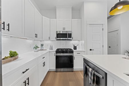 New construction Single-Family house 328 Neyland St, Houston, TX 77022 - image 17