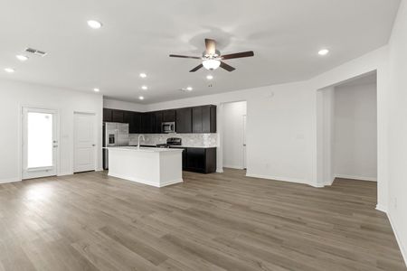 New construction Single-Family house 3725 Pin Oak Hls, Seguin, TX 78155 plan Ford - image 15