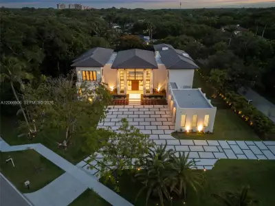 New construction Single-Family house 6290 Chapman Field Dr, Pinecrest, FL 33156 - image