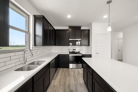 New construction Single-Family house 125 Toftrees Dr, Cleburne, TX 76031 plan Redwood II - image 8