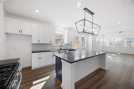 New construction Single-Family house 8326 Amethyst Valley Ln, Angleton, TX 77515 plan Rylan  - image 8