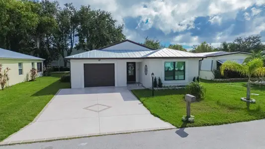 New construction Single-Family house 10 Santa Maria Ct, Port St. Lucie, FL 34952 - image