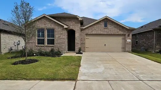 New construction Single-Family house 720 Amber Fields Dr, Denton, TX 76259 - image