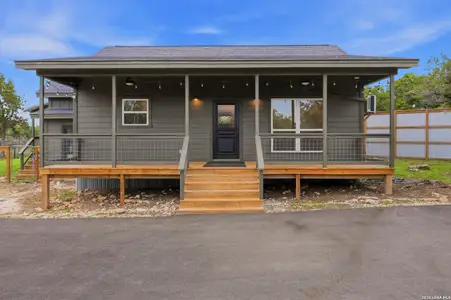 New construction Single-Family house 833 Canyon Oaks Dr, Canyon Lake, TX 78133 - image