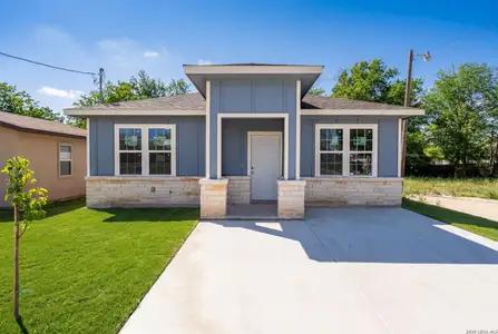 New construction Single-Family house 717 Ave C, Seguin, TX 78155 - image