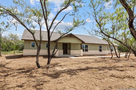 New construction Single-Family house 117 Sylas Hayes Lp, Pleasanton, TX 78064 - image