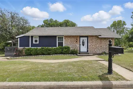 New construction Single-Family house 2000 Macie Ave, Fort Worth, TX 76106 null- photo 0