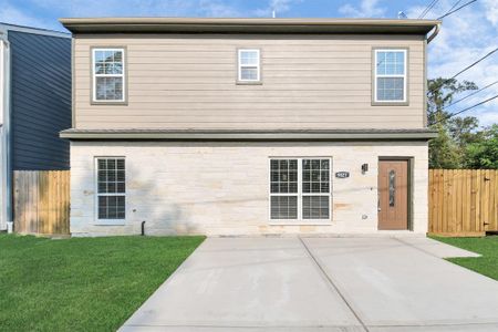 New construction Single-Family house 9827 Greenwich Street, Houston, TX 77078 - photo 0