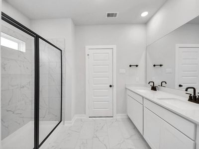 New construction Single-Family house 71 Leon Wy, Dayton, TX 77535 plan The Everett C, 3-Car Garage - image 16