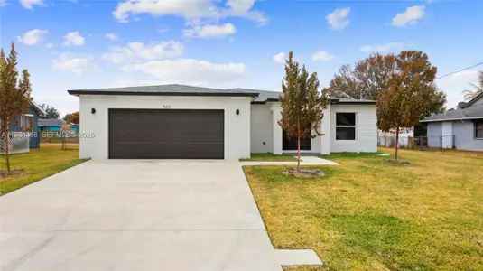 New construction Single-Family house 560 Sw Carter Ave, Port St. Lucie, FL 34983 - image