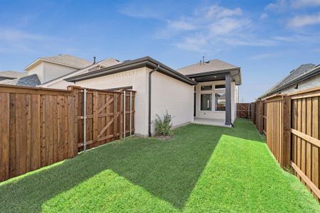 New construction Single-Family house 1913 Wynne Dr, Van Alstyne, TX 75495 plan The Mickelson - image