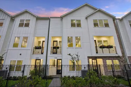 New construction Townhouse house 6336 Paddington Bend Dr, Houston, TX 77008 - image