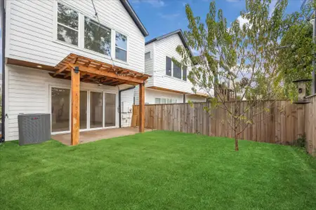 New construction Single-Family house 818 E 24Th St, Houston, TX 77009 - image 2