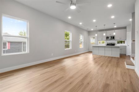New construction Single-Family house 1222 E 33Rd St, Houston, TX 77022 - image 20