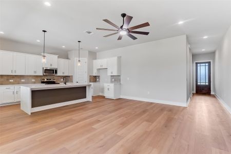 New construction Single-Family house 124 Draper Ln, Bertram, TX 78605 plan Topaz - image 9