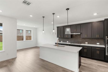 16 1634 Glacier  Kitchen 2