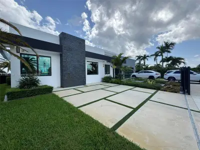 New construction Single-Family house 10960 Sw 42Nd Ter, Miami, FL 33165 - image
