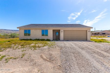 New construction Single-Family house 48611 N 6Th Avenue, New River, AZ 85087 - photo 0