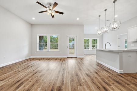 New construction Single-Family house 6110 Mildred'S Wy, Crestview, FL 32536 plan Sierra - image 18