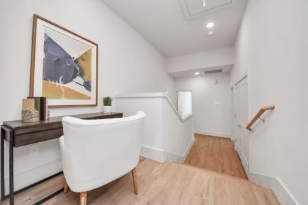 New construction Single-Family house 1047 Glenn Ave, Houston, TX 77088 - image 9