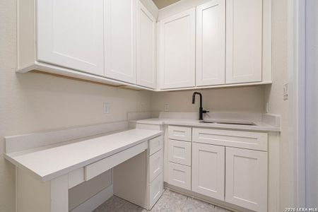 New construction Single-Family house 2013 Toscano Wy, Kerrville, TX 78028 - image 7