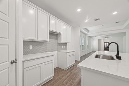 New construction Single-Family house 2810 Rockwood Dr, Iowa Colony, TX 77583 - image 8
