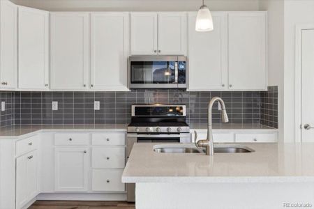 New construction Townhouse house 426 Millwall Cir, Castle Pines, CO 80108 Sonoma- photo 6 6