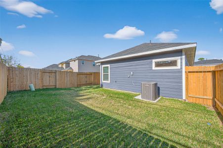 New construction Single-Family house 304 Emerald Thicket Ln, Huffman, TX 77336 - image 17