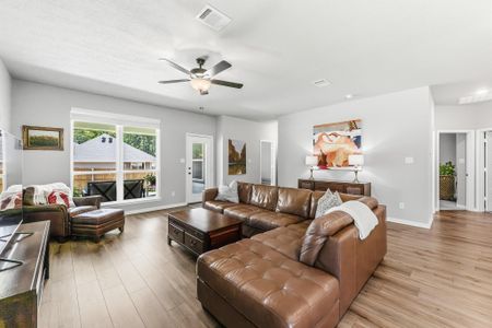 New construction Single-Family house 3701 Sage Ln, Huntsville, TX 77340 plan The 1818 - image 10