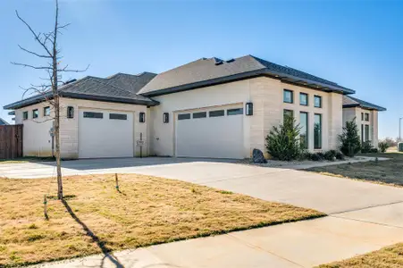 New construction Single-Family house 932 Bandon Dunes Dr, Fort Worth, TX 76028 - image 2