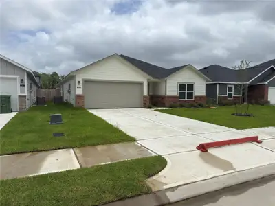 New construction Single-Family house 512 Oak Chase Ave, Dayton, TX 77535 - image