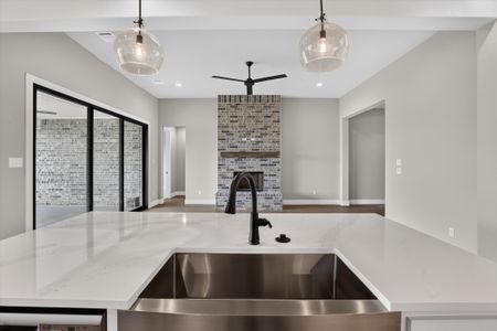 New construction Single-Family house 136 Chapowits, Godley, TX 76044 plan The Longview - image 17