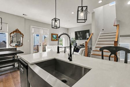 New construction Single-Family house 825 Woodcrest Dr, Houston, TX 77018 - image 15
