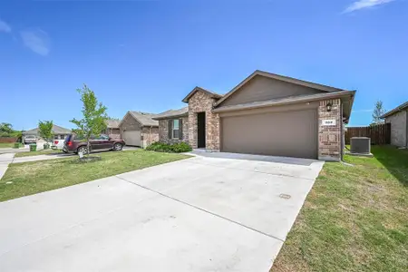 New construction Single-Family house 508 Bronze Cir W, Springtown, TX 76082 - image