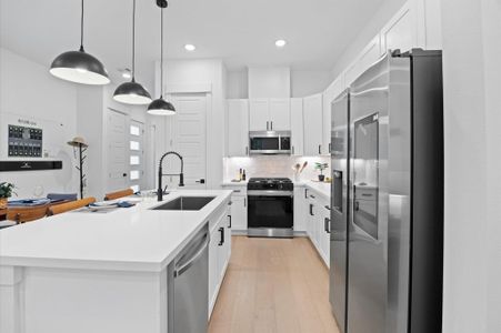 New construction Single-Family house 320 Neyland St, Houston, TX 77022 - image 12