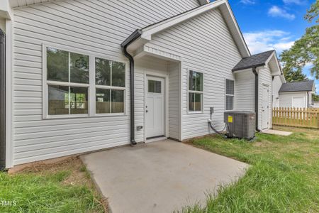 New construction Single-Family house 405 N Raiford St, Selma, NC 27576 null- photo 2 2