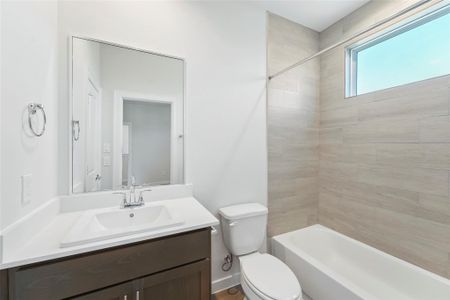 New construction Single-Family house 1013 Erin St, Unit V, Houston, TX 77009 - image 13