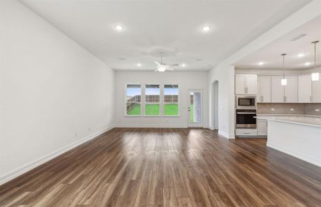 Airy gathering room*real home pictured