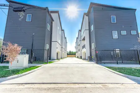 New construction Single-Family house 3203 St Emanuel St, Unit B, Houston, TX 77004 - image