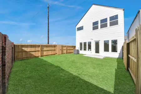 New construction Single-Family house 2104 Diagonal Ln, Houston, TX 77051 - image 3