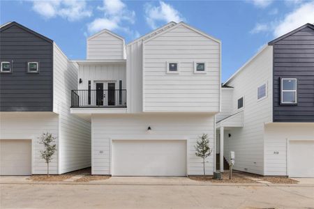 New construction Single-Family house 106 Tolima Dove Street, Houston, TX 77018 - photo 0