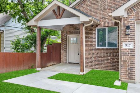 New construction Single-Family house 917 E Maddox Ave, Fort Worth, TX 76104 null- photo 2 2