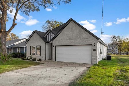 View of front of home with a front yard, a garage, and central air condition unit