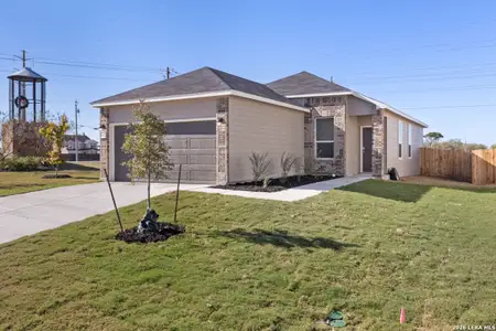 New construction Single-Family house 3905 Woodside Dr, Seguin, TX 78155 - image