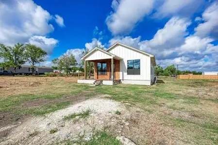 New construction Single-Family house 122 Los Fresnos Dr, Dale, TX 78616 - image